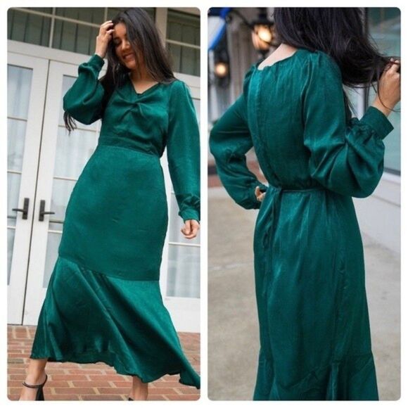 NWT Andree by Unit Long Sleeve Emerald Green Satin Elegant Maxi Dress - Picture 1 of 7
